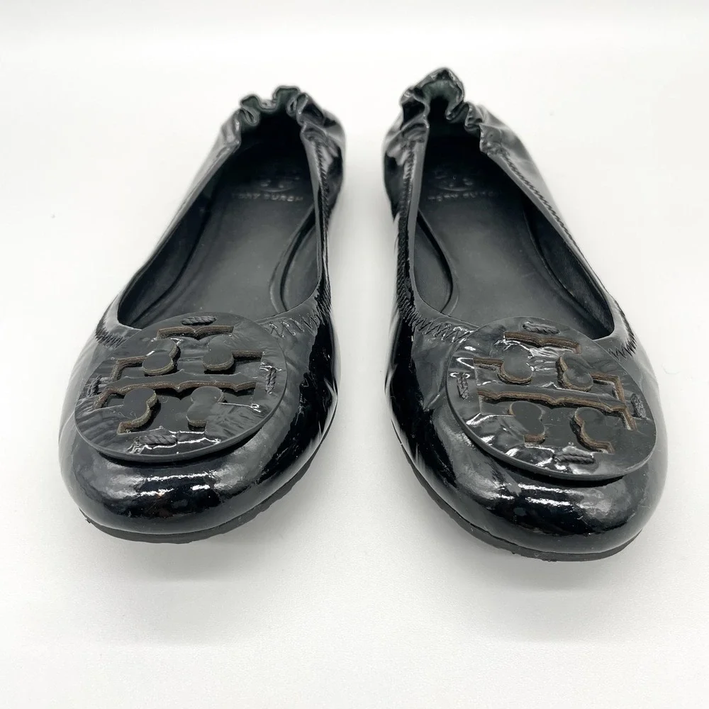 Tory Burch Reva Black Patent Leather Scrunch Ballet Flats Logo Medallion 8.5M